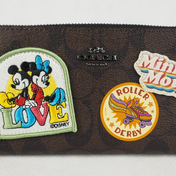 Disney Coach Wallet Accordion Zip Minnie Patches - Picture 2 of 8